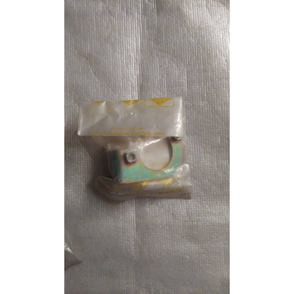 เหล็กยึดวาล์วควบคุมอากาศ สำหรับรุ่น FW110-I อะไหล่ SUZUKI 18610-45H00-000