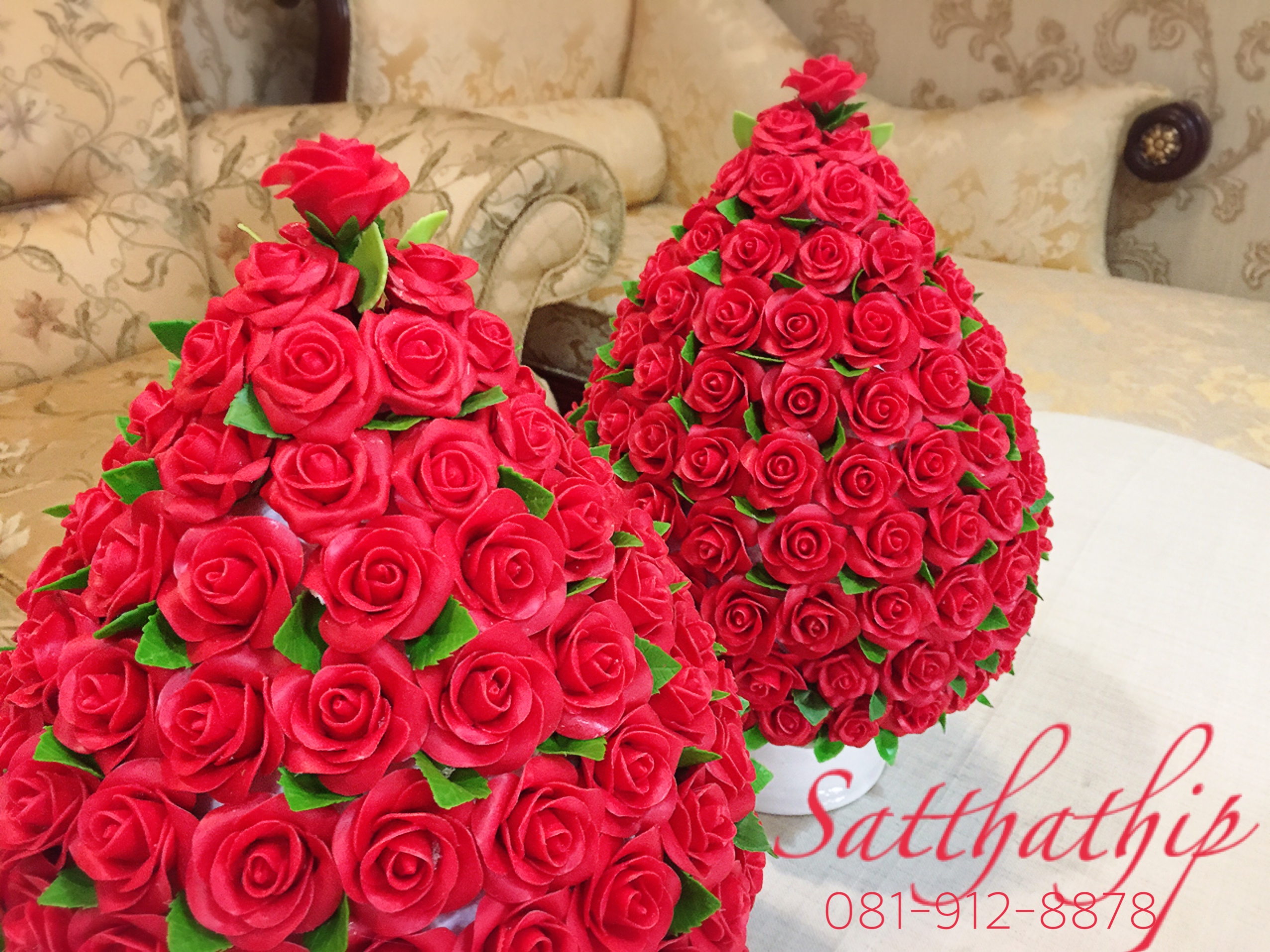 พานพุ่มดอกกุหลาบ ประดิษฐ์จากดิน [9 นิ้ว 7,600 บาท/คู่]