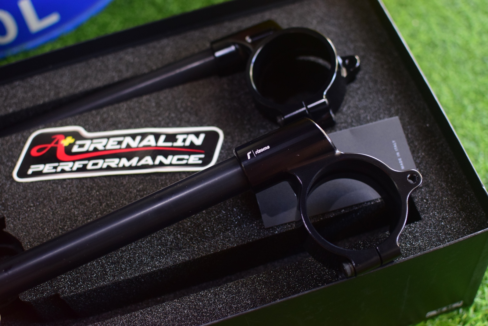 แฮนด์จับโช้ค Rizoma สำหรับ R nine T สำหรับโช้คหัวกลับขนาด 55มิล