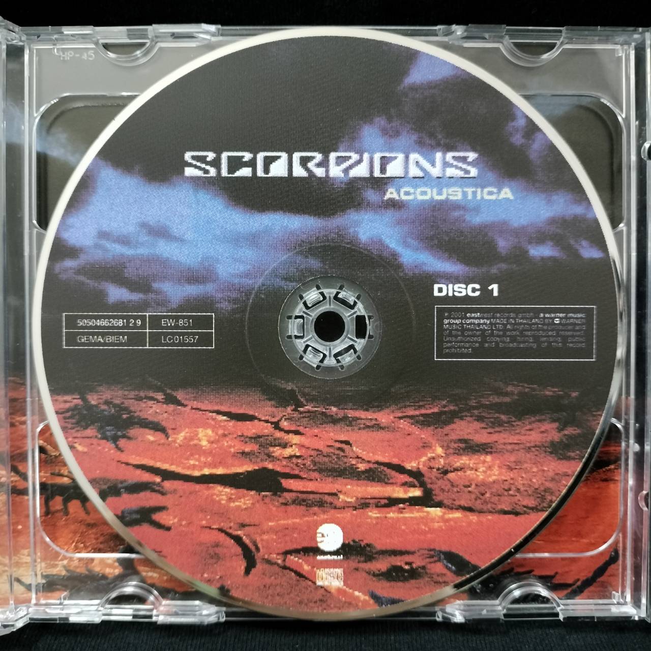 Scorpions – Acoustica: The Platinum Edition / THAILAND / กล่องสวมเก่าเก็บ / เขี้ยวล็อคถาดกล่องหัก / 2CD / แผ่นดี