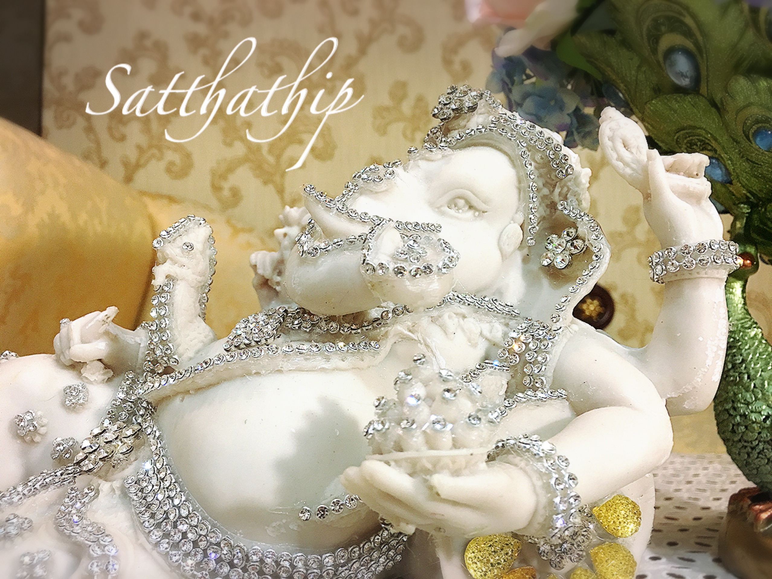 พระพิฆเนศ ปางเสวยสุข (เรซิ่น แต่งองค์) - Ganesha: Lord of Success