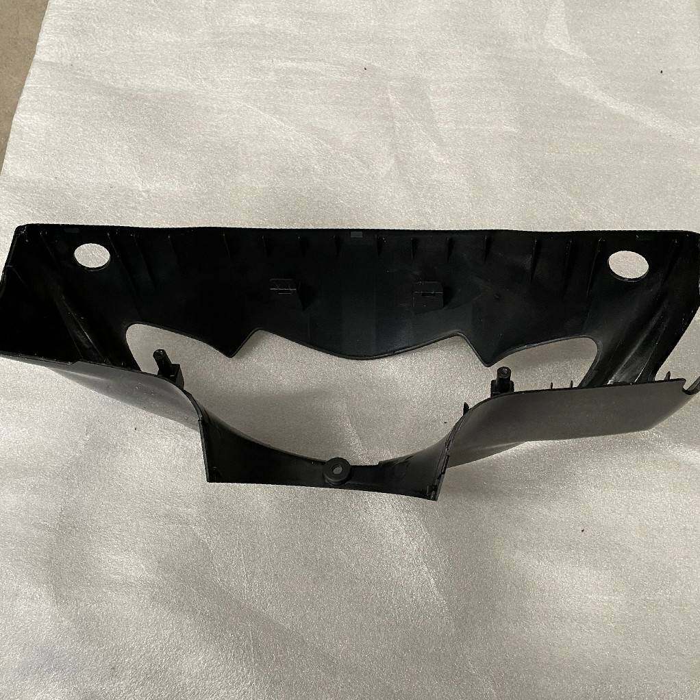 56311-09G00-406 ฝาครอบแฮนด์ตัวหน้าสีดำ Smash Junior อะไหล่แท้ SUZUKI