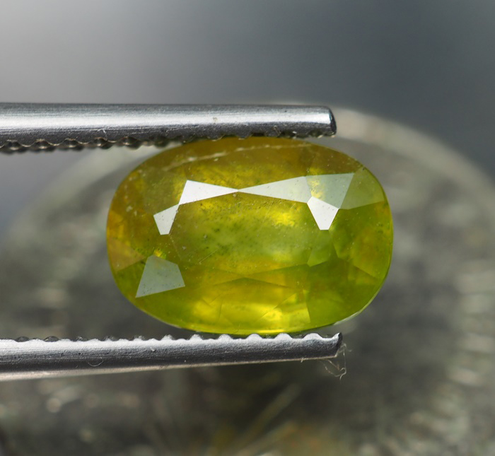 พลอยแท้สฟีน (Sphene) 2.25 กะรัต