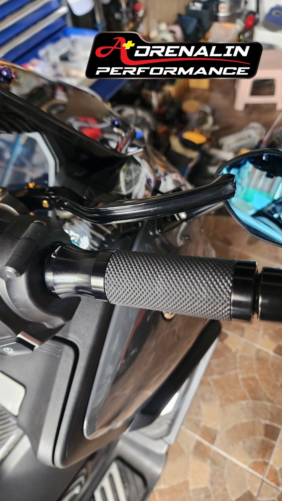 Rizoma ปอกแฮนด์ รุ่น sportline สำหรับ tmax 560 2022+ คันเร่งไฟฟ้า Ride by wire ตรงรุ่น