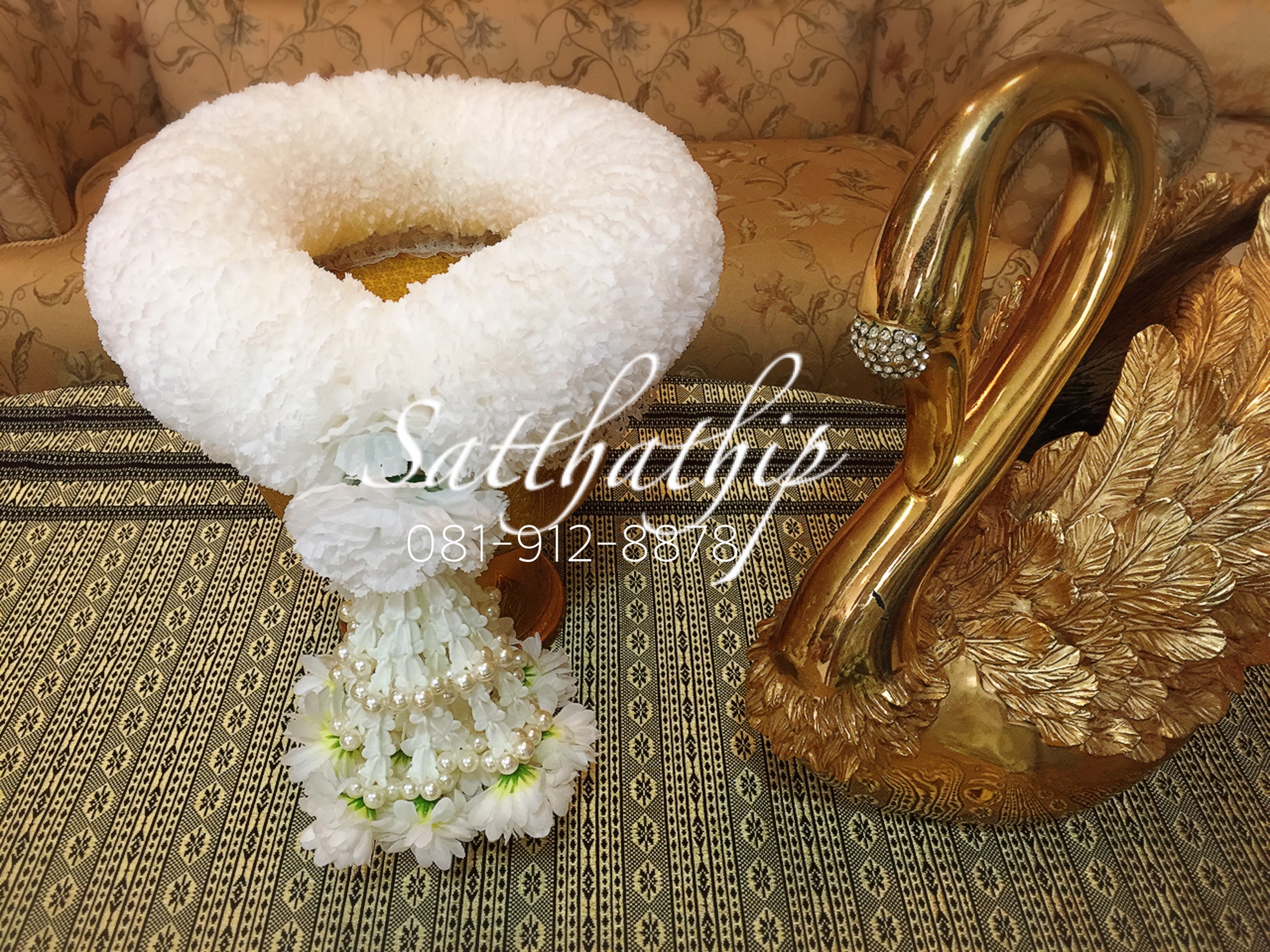 พวงมาลัยผ้า ดอกดาวเรือง สีขาว - พวงมาลัยผ้า - Fabric garland - Marigold garland - Marigold mala