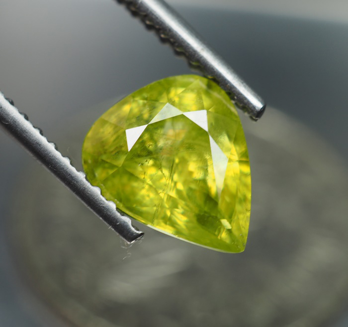 พลอยแท้สฟีน (Sphene) 1.50 กะรัต