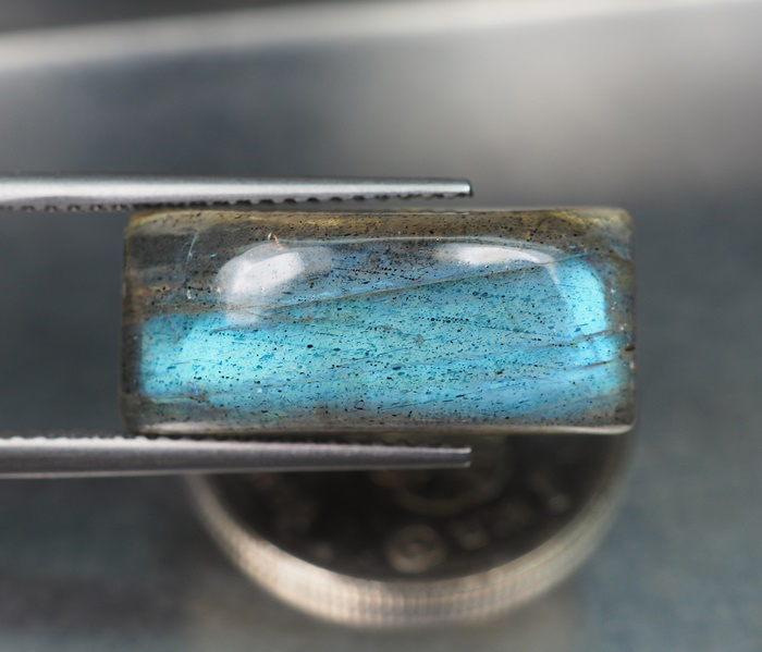 พลอยลาบราโดไรท์ (Labradorite) 9.50 กะรัต