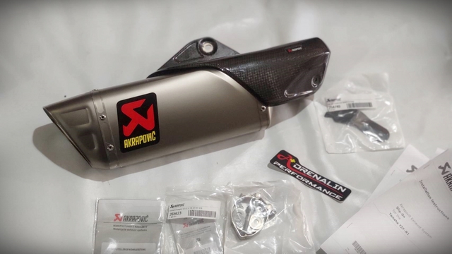 ท่อ Akrapovic ทรง GP สำหรับ R1 2020+ (For Exhibition only)