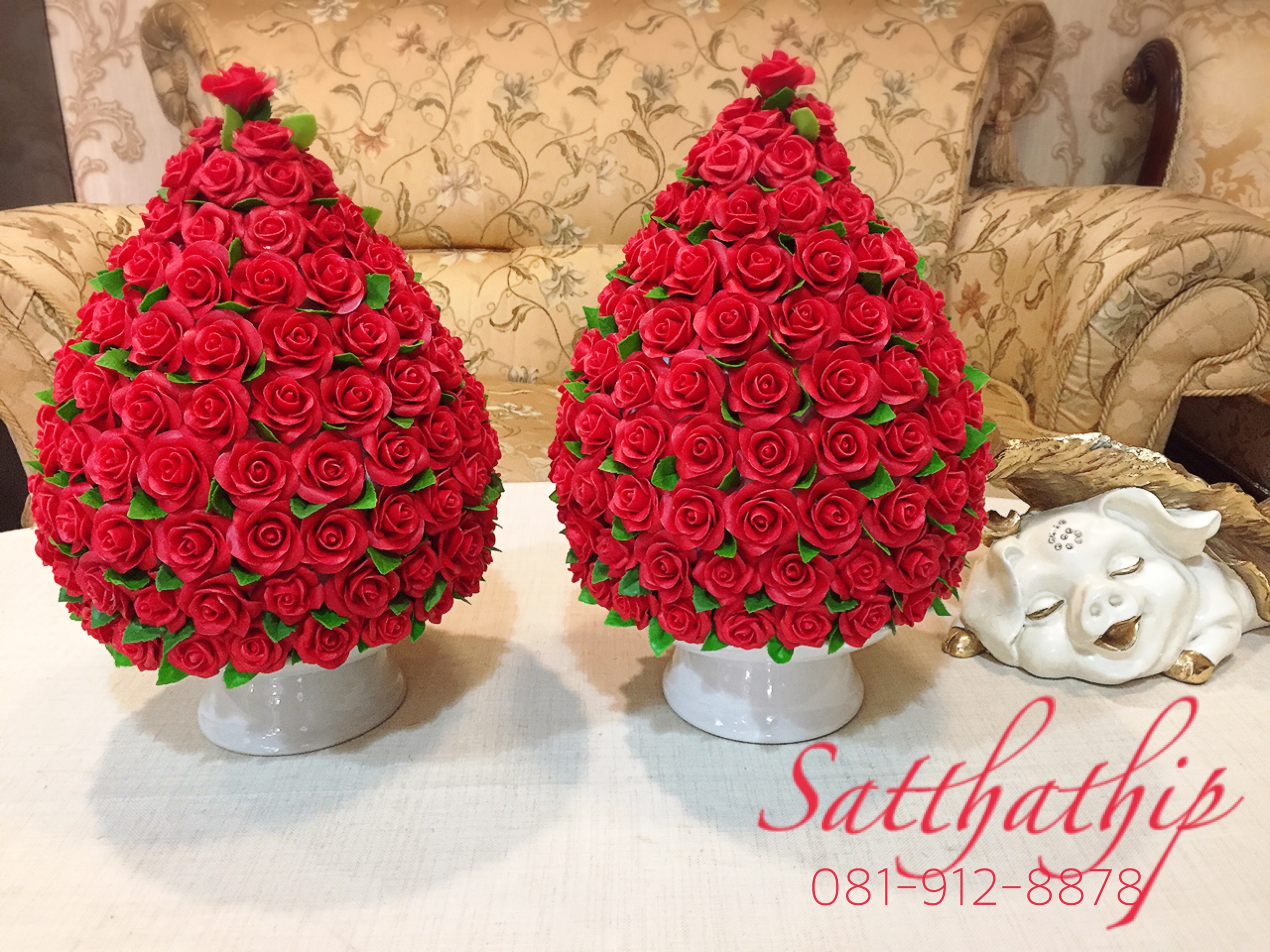 พานพุ่มดอกกุหลาบ ประดิษฐ์จากดิน [9 นิ้ว 7,600 บาท/คู่]