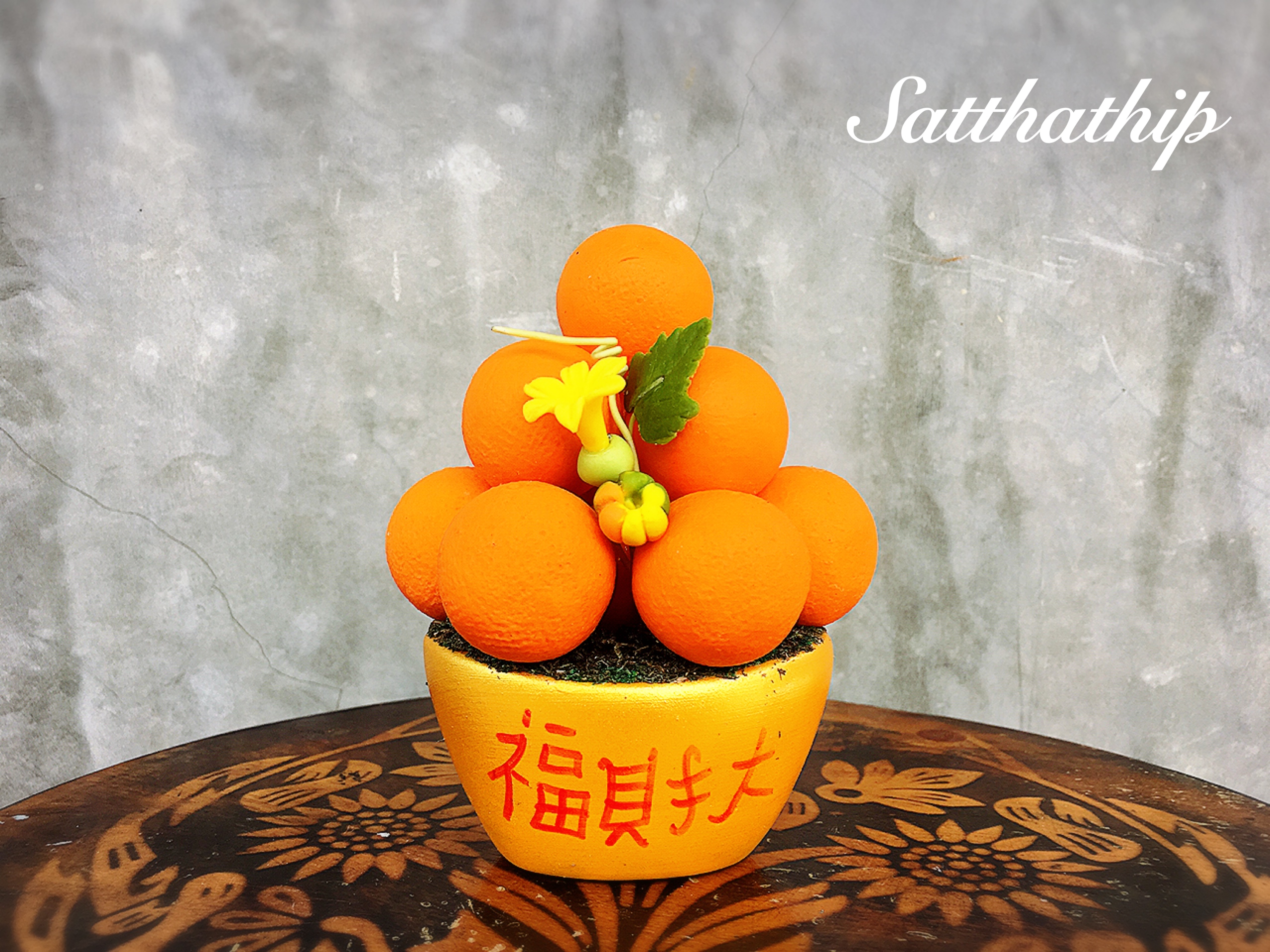 ส้มผสมฟักเงิน,ฟักทอง ประดิษฐ์จากดิน กระถางก้อนทอง/ ผลไม้มงคล ประดิษฐ์จากดิน กระถางก้อนทอง *ตัวหนังสือจีน แปลว่า ร่ำรวย โชคลาภ
