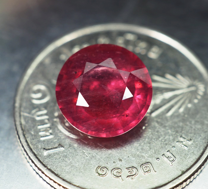 พลอยทับทิม (Ruby) 2.75 กะรัตสีแดงชมพู