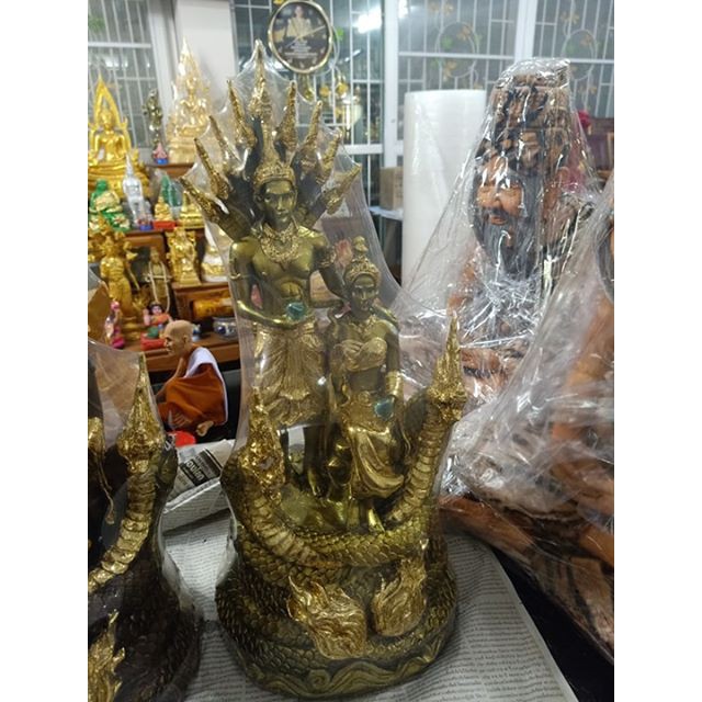 ปู่ศรีสุทโธแม่ย่าศรีปทุมมา ปิดทองเค