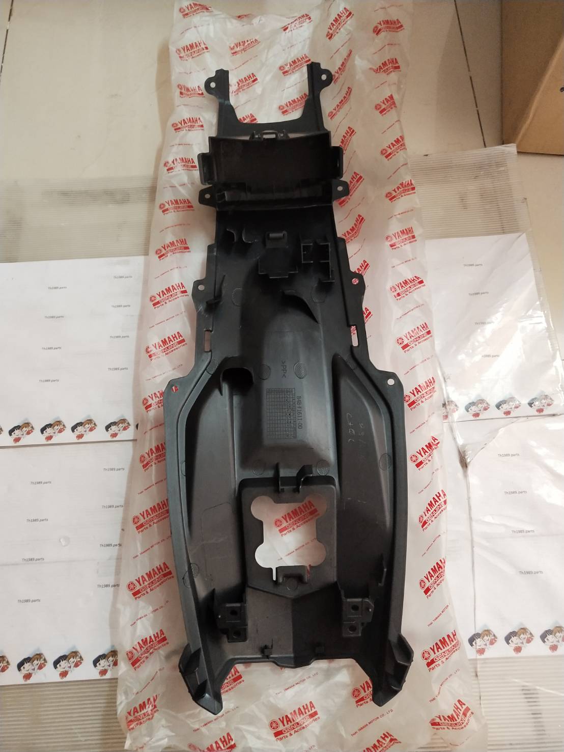 บังโคลนหลังสีดำ M-SLAZ 2016-2018 อะไหล่แท้ YAMAHA B48-F1611-00 รหัสใหม่ B48-F1611-01