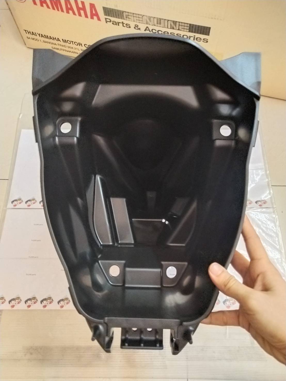 กล่องเก็บของ SPARK115I ปี 2013-2016 , SPARK LX อะไหล่แท้ YAMAHA 1FC-F473R-00