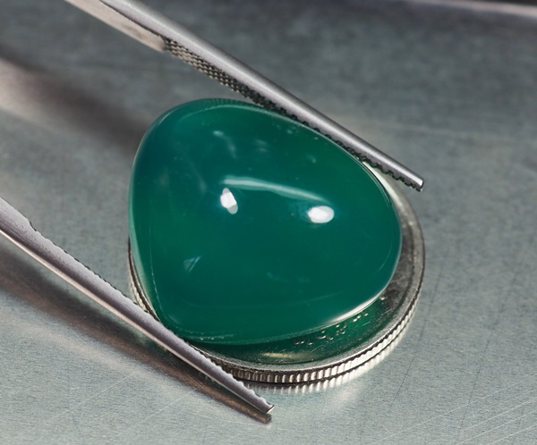 คาลซิโดนีสีเขียว (Green Chalcedony) 17.90 กะรัต