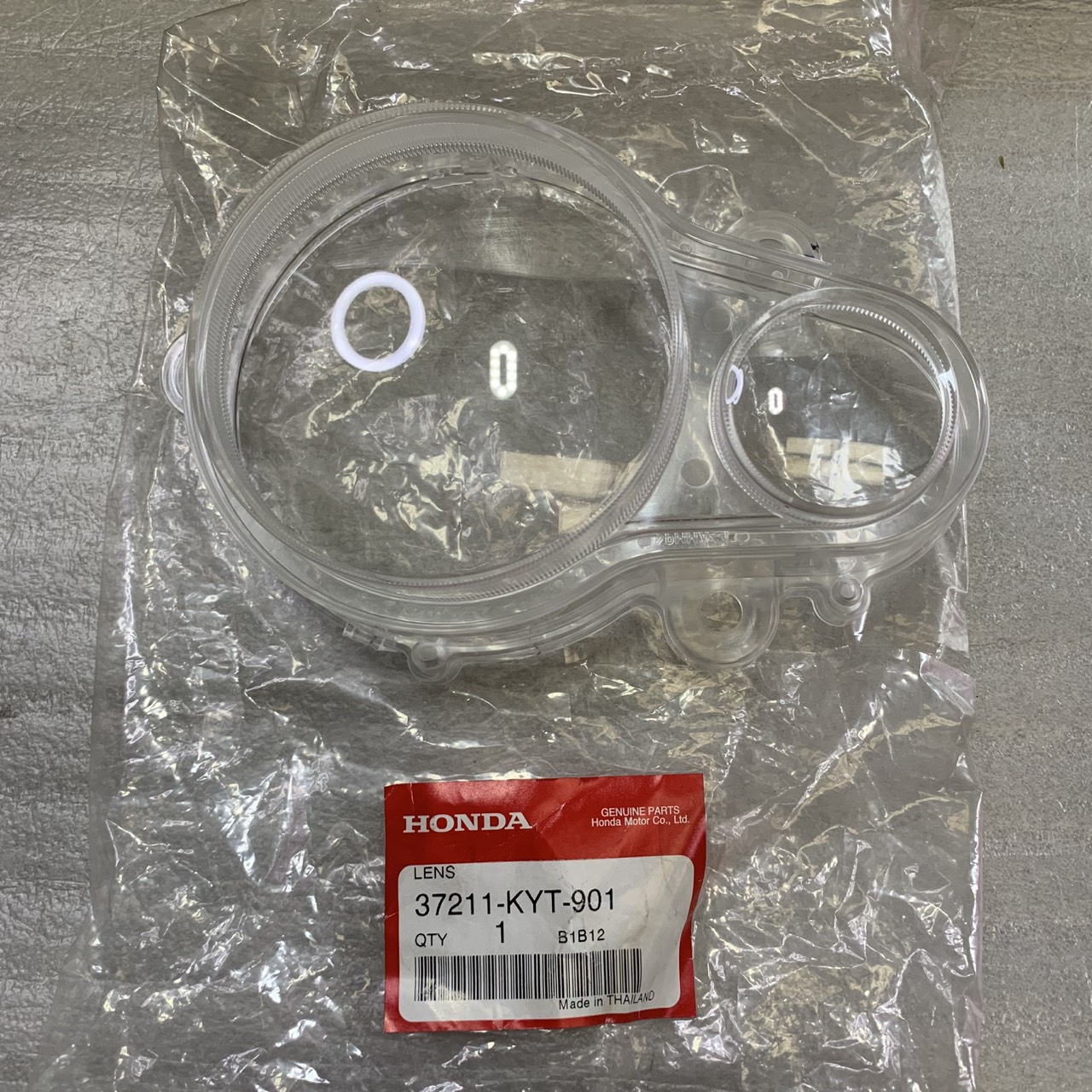 37211-KYT-901 เลนส์ไมล์ SCOOPY-i ปี2009-2010 ( กระจกไมล์ สกู้ปปี้ไอ ตัวแรก )อะไหล่แท้ HONDA