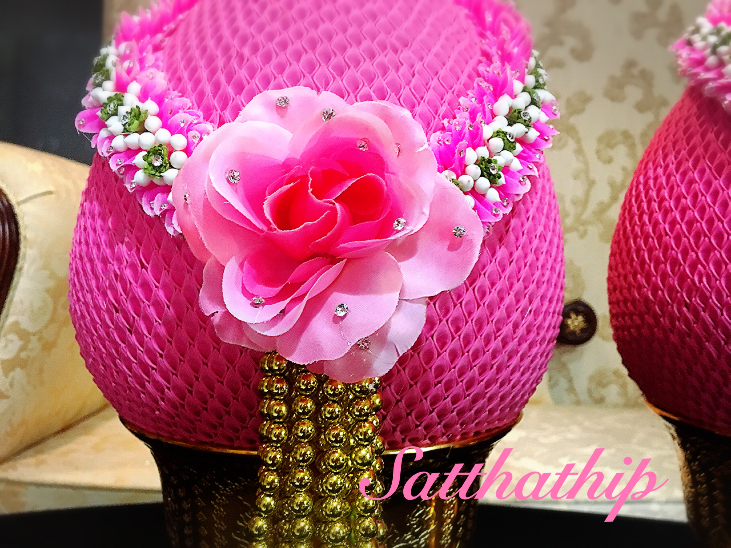 พานพุ่มผ้า สีชมพู ประดับคริสตัล - พานพุ่ม สีชมพู ประดับคริสตัล - พานพุ่มสักการะ สีชมพู ประดับคริสตัล - Phan bush