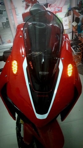 ชุดอุดกระจกหน้า พร้อมไฟเลี้ยว สำหรับ CBR1000RR 2017+ ของ Hotbodies