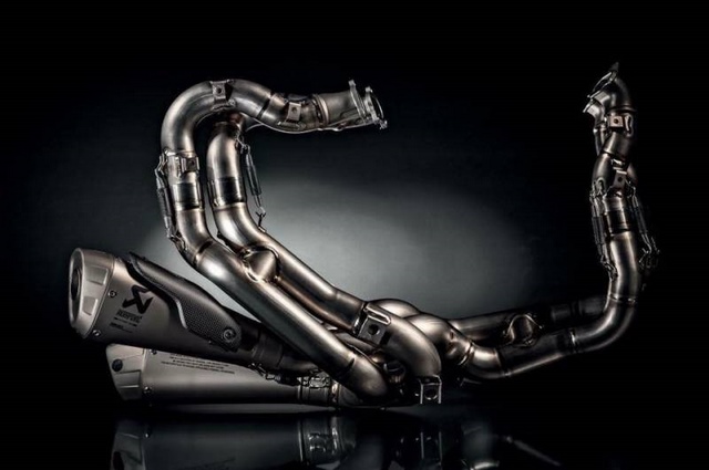 ท่อ Akrapovic Slip on และ ฟูล สำหรับ Panigale V4/V4S 2018-2021 (For Exhibition only)