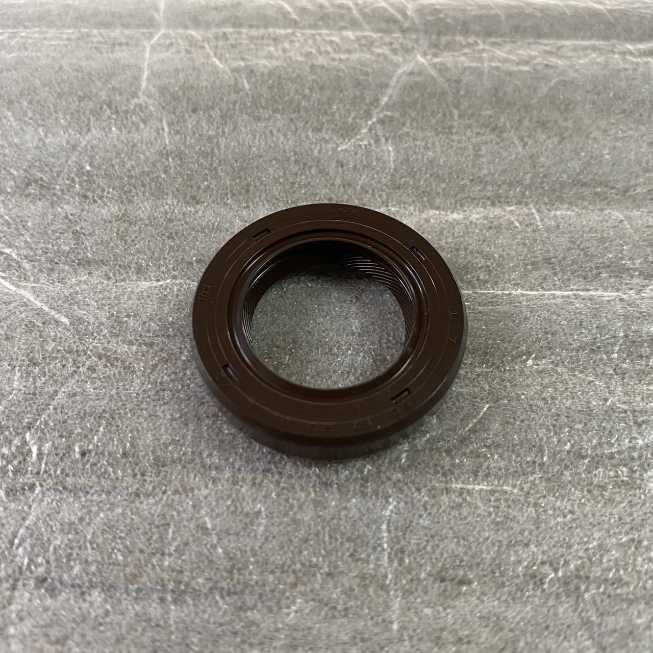 ซีลน้ำมันเฟืองคลัทช์ สำหรับรุ่น MIO,MIO125 อะไหล่แท้ YAMAHA 93102-17805