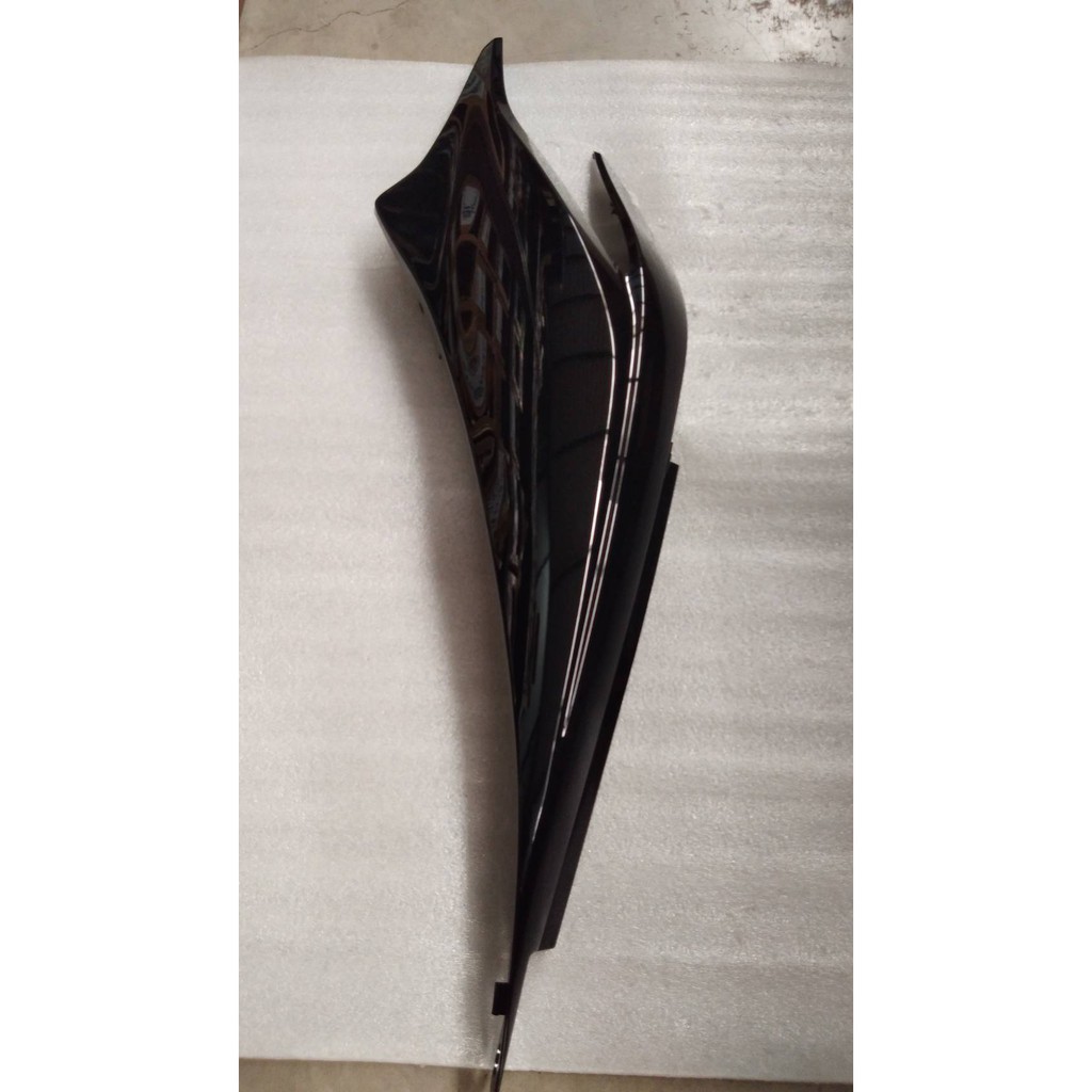 ฝาครอบท้ายด้านซ้ายและด้านขวา รถทุกสี WAVE110i 2012 อะไหล่แท้ HONDA 64420-KWW-640ZA , 64410-KWW-640ZA