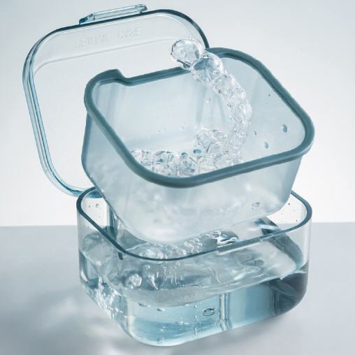 กล่องใส่ฟันปลอม,กล่องเก็บฟันปลอม,กล่องใส่รีเทนเนอร์,กล่องเก็บรีเทนเนอร์,สกรีนโลโก้