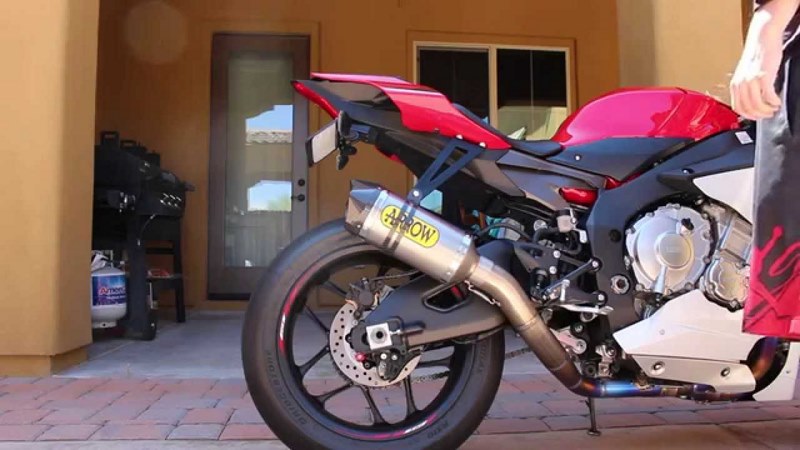 ท่อ Arrow Competition EVO Full System Titanium Carbon Cap สำหรับ R1 ปี 2015 ขึ้นไป (For Exhibition only)