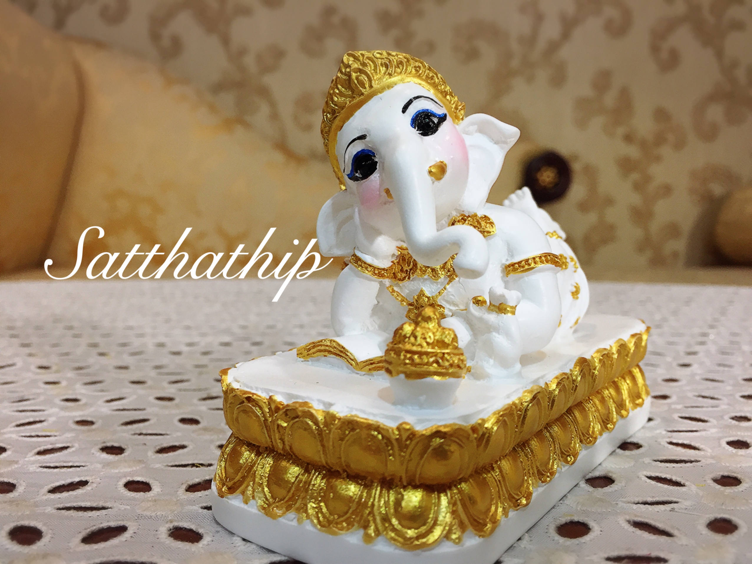 พระพิฆเนศ ปางเสวยสุข (เซรามิก) - Ganesha: Lord of Success