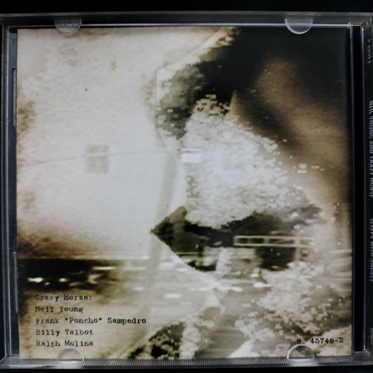 Neil Young And Crazy Horse – Sleeps With Angels / USA / แผ่นดี