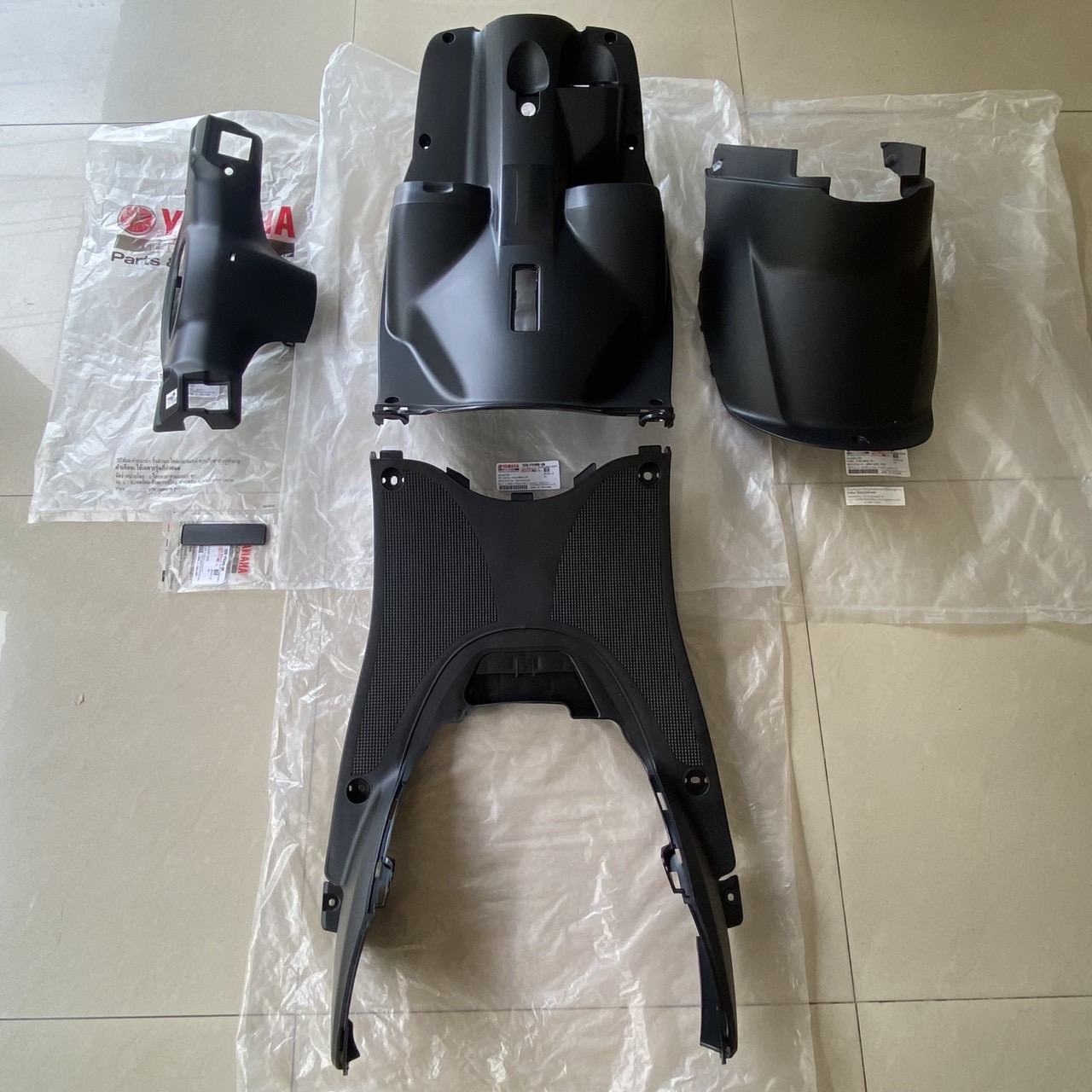 ชุดพลาสติกสีดำ FIORE 2011-2012 52B อะไหล่แท้ YAMAHA (สีดำ-BLACK)