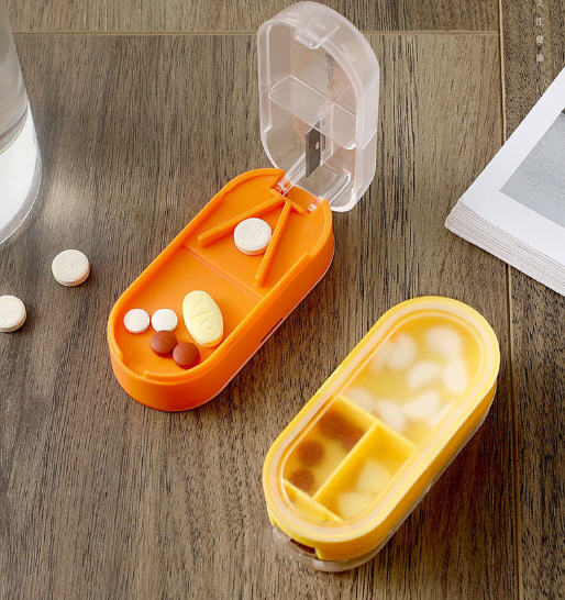 กล่องใส่ยาพร้อมที่ตัดยา,กล่องตัดยา,ที่ตัดเม็ดยา,ที่ตัดยา,มีดหั่นยา