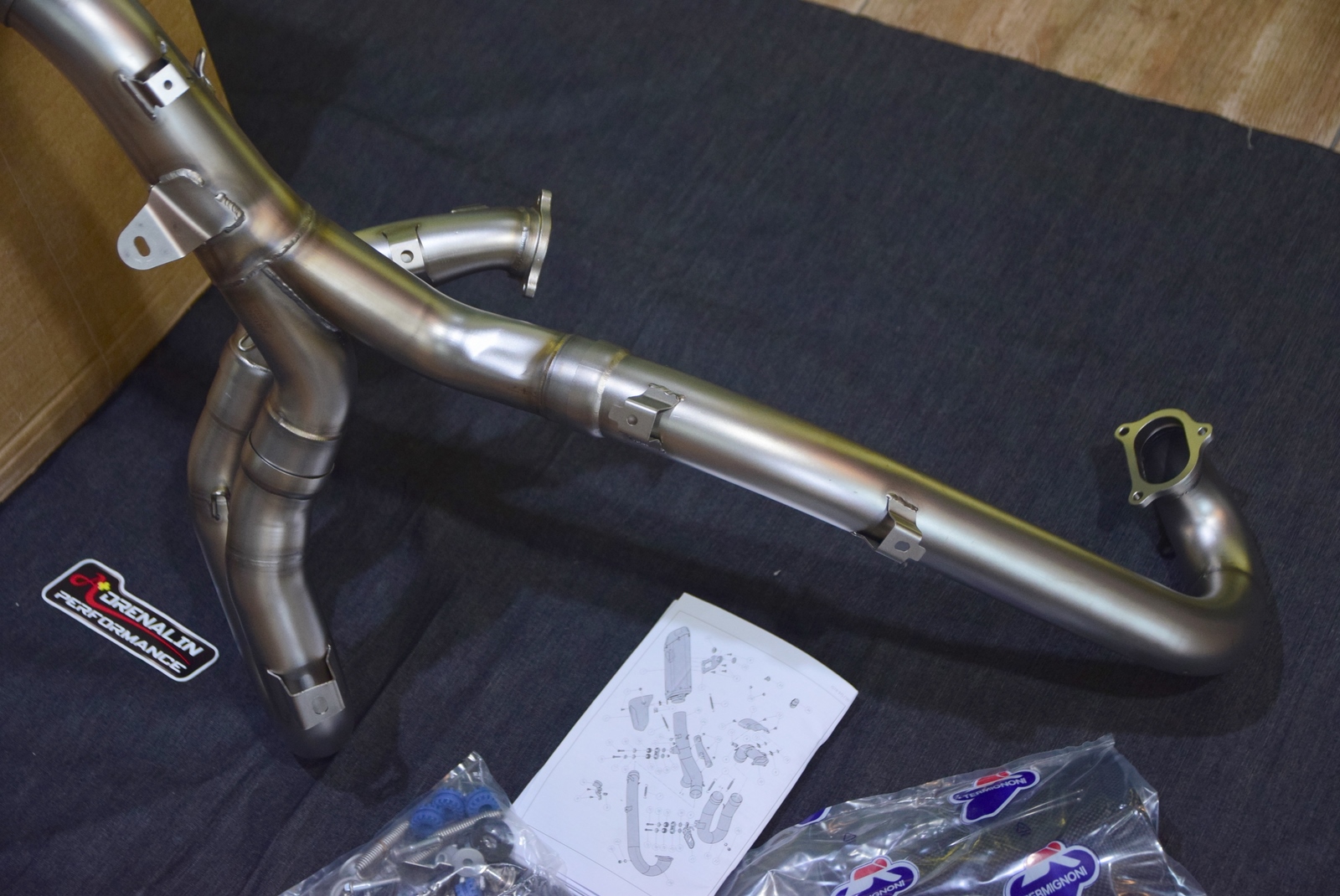 ท่อ termignoni full system ออกข้างเดียว สำหรับ hyper 950 (For Exhibition only)