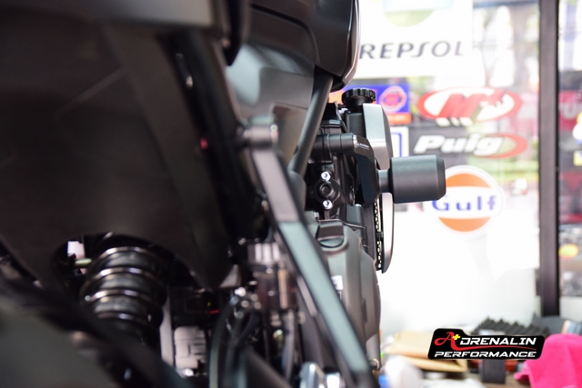 Evotech - กันล้ม (Frame sliders) สำหรับ Triumph Tiger sport 660 2022+