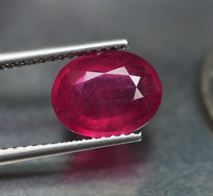 พลอยทับทิม (Ruby) 3.10 กะรัตสีแดงอมม่วงสวย