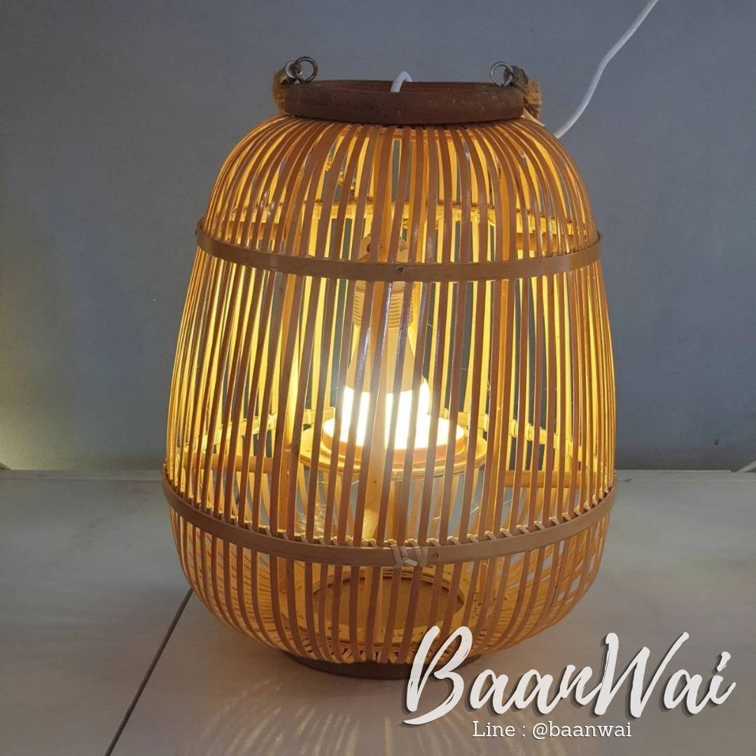 โคมไฟตั้งโต๊ะ ไม้ไผ่สาน หูจับเชือก ขนาด 30 * 40 cm Candle Lamp