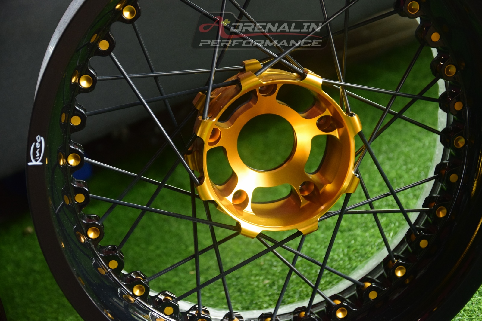 ล้อ Kineo สำหรับ R nine T 2014+