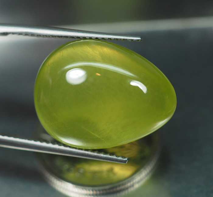 พรีไนท์ (Prehnite) 18.35 กะรัต