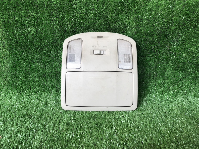 ไฟในเพดานห้องผู้โดยสาร Toyota Revo