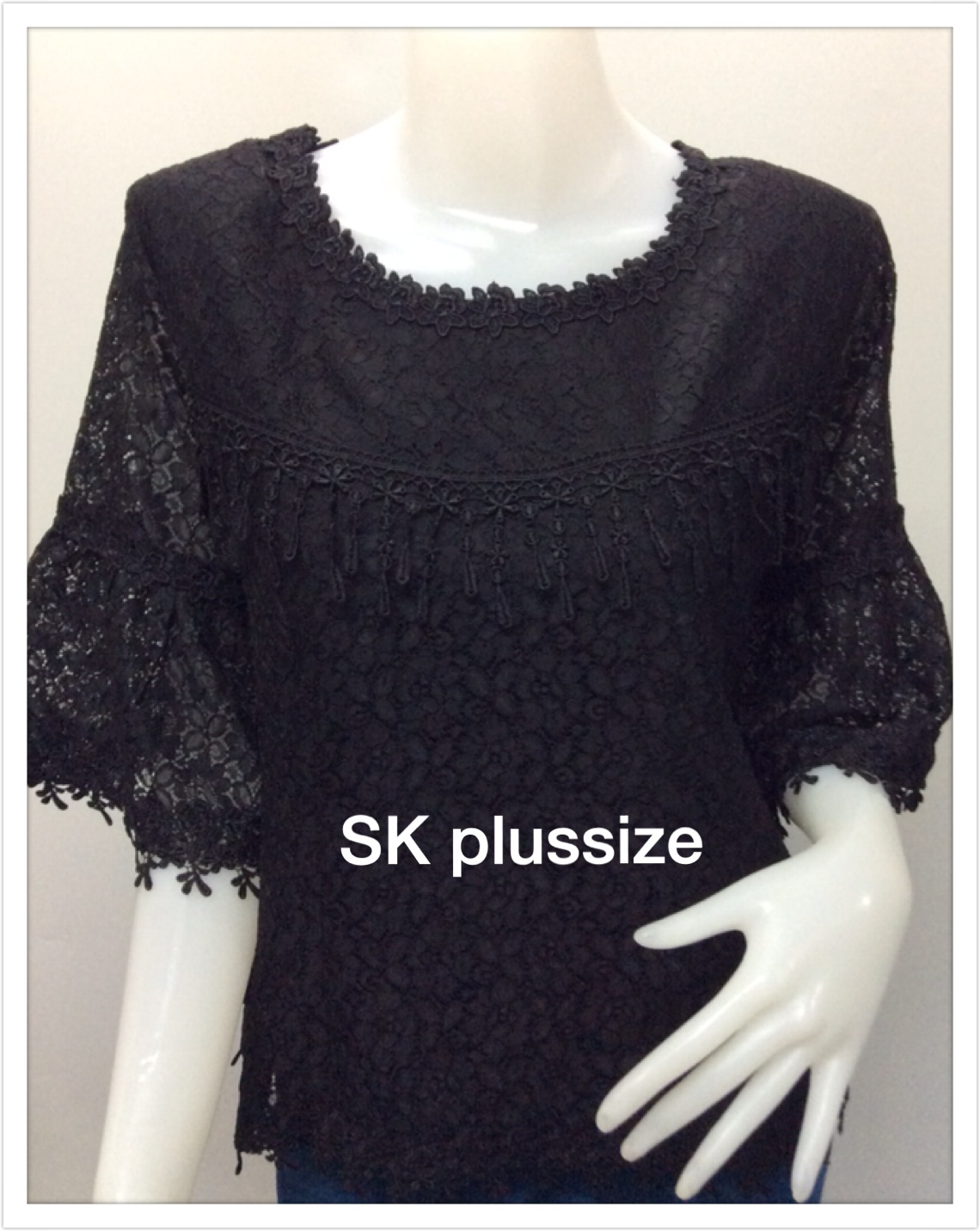เสื้อลูกไม้ สีดำ แขนพุ่ม 3 ส่วน รอบอก 38 นิ้ว