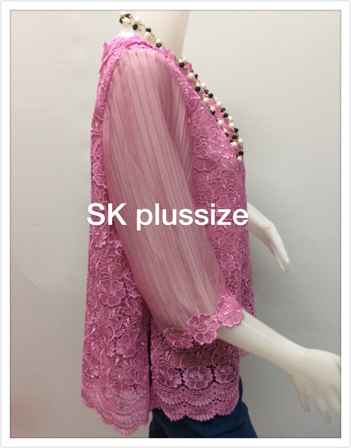 เสื้อลูกไม้ แขนชีฟองอัดพลีท สีชมพูอมม่วง รอบอก 40 นิ้ว