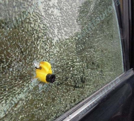 อุปกรณ์ทุบกระจกรถยนต์ยามฉุกเฉิน,อุปกรณ์ทุบกระจก