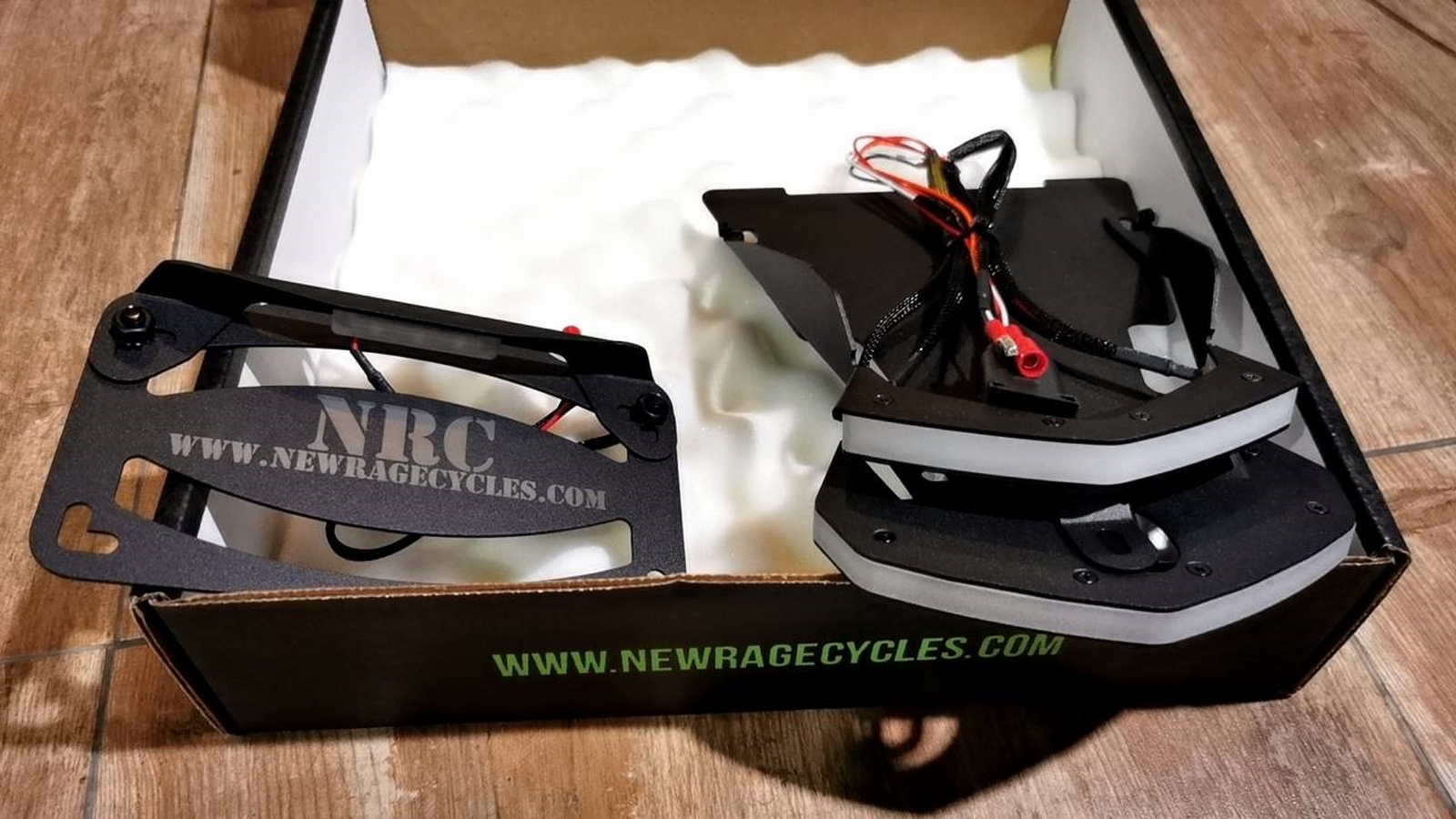 ท้ายสั้น พร้อมไฟท้าย+ไฟเลี้ยว NRC สำหรับ RnineT 2014+