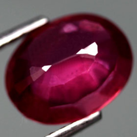 พลอยทับทิม (Ruby) 3.65 กะรัตสีแดงเข้ม