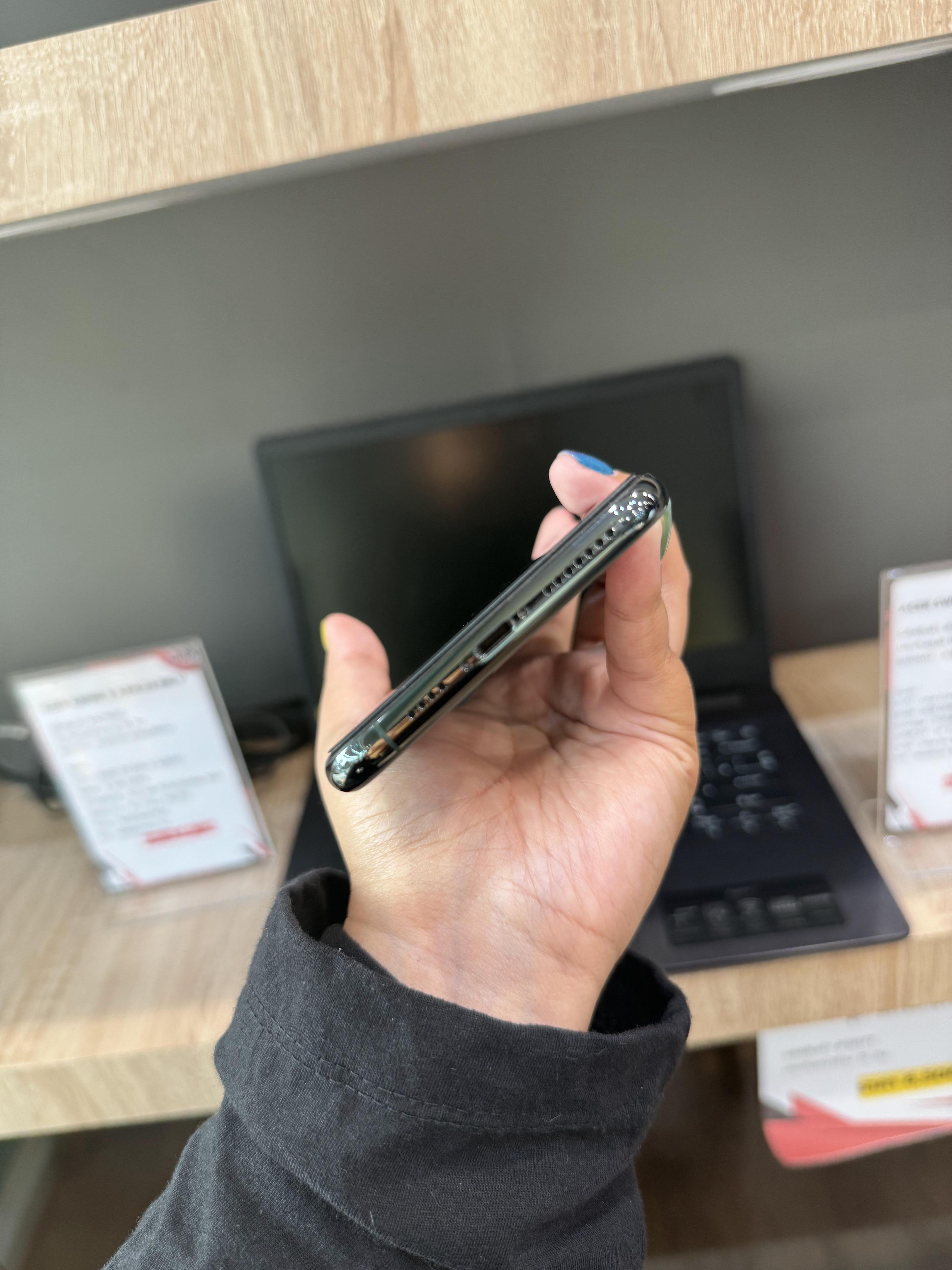 iPhone 11 Pro Max 64GB สี Midnight Green