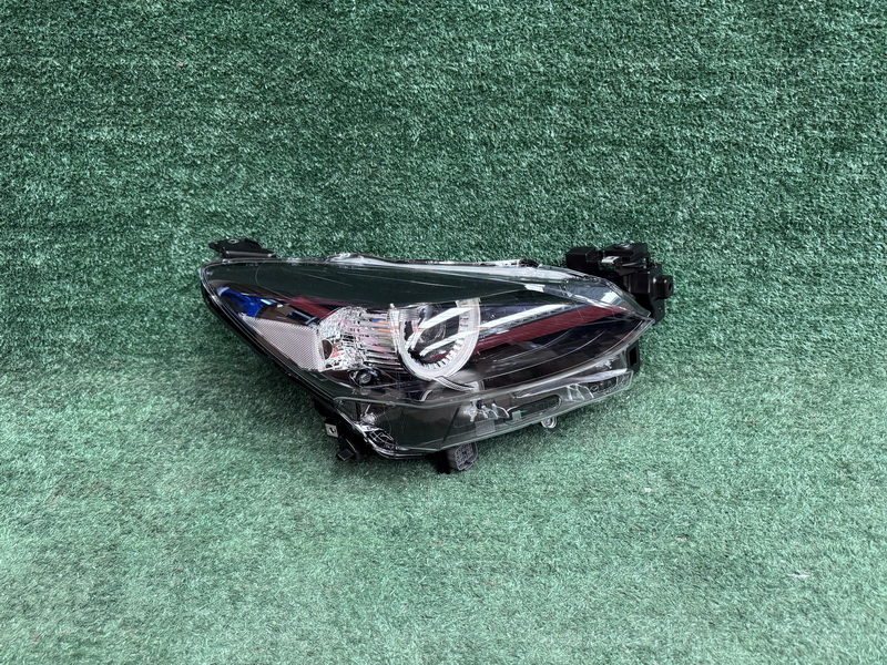 ไฟหน้า R LED ใหม่ แท้ Mazda Mazda2 Sky 2020-2024