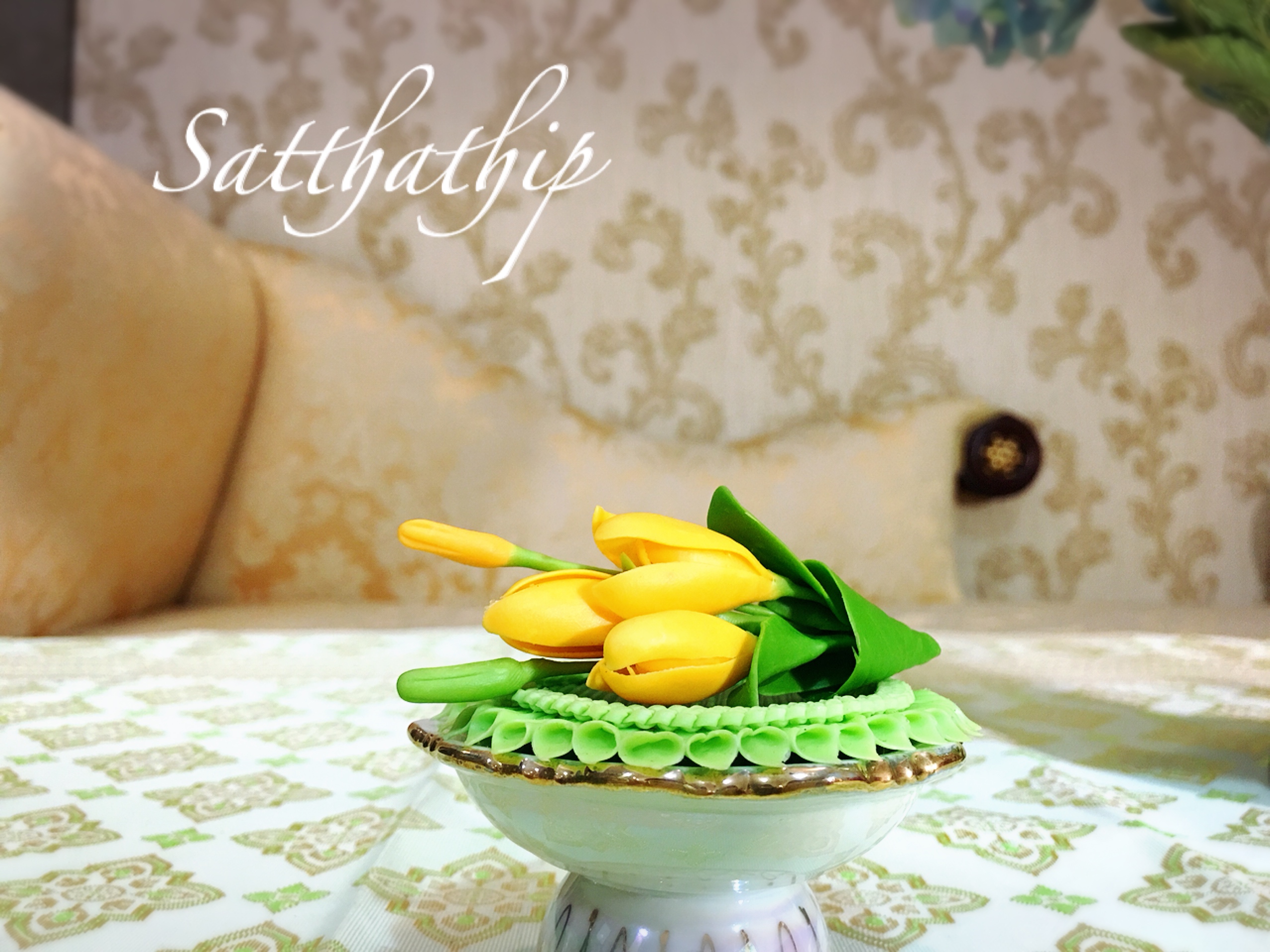 ชุดดอกจำปี/ดอกจำปา บนถาดใบตองประดิษฐ์จากดิน พร้อมพานเซรามิก - White Champaka/Organge Champaka