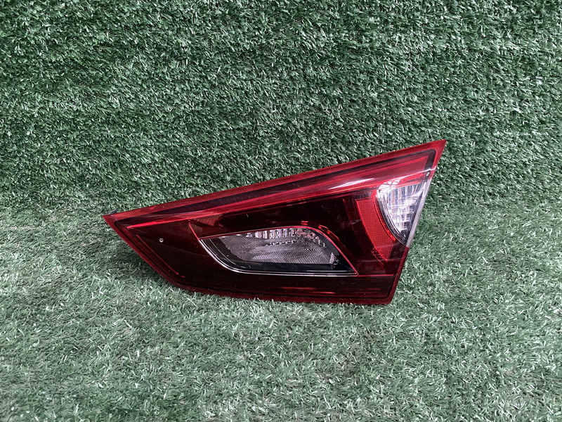 ไฟในฝาปิดท้าย R Mazda Mazda2 Sky 2015-2019