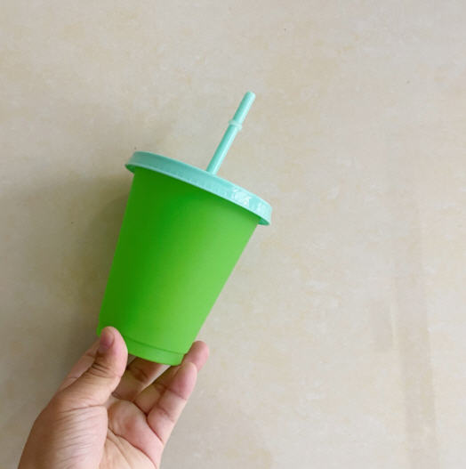 แก้วพลาสติก,แก้วพลาสติกพร้อมหลอด,แก้วเปลี่ยนสี,475ml