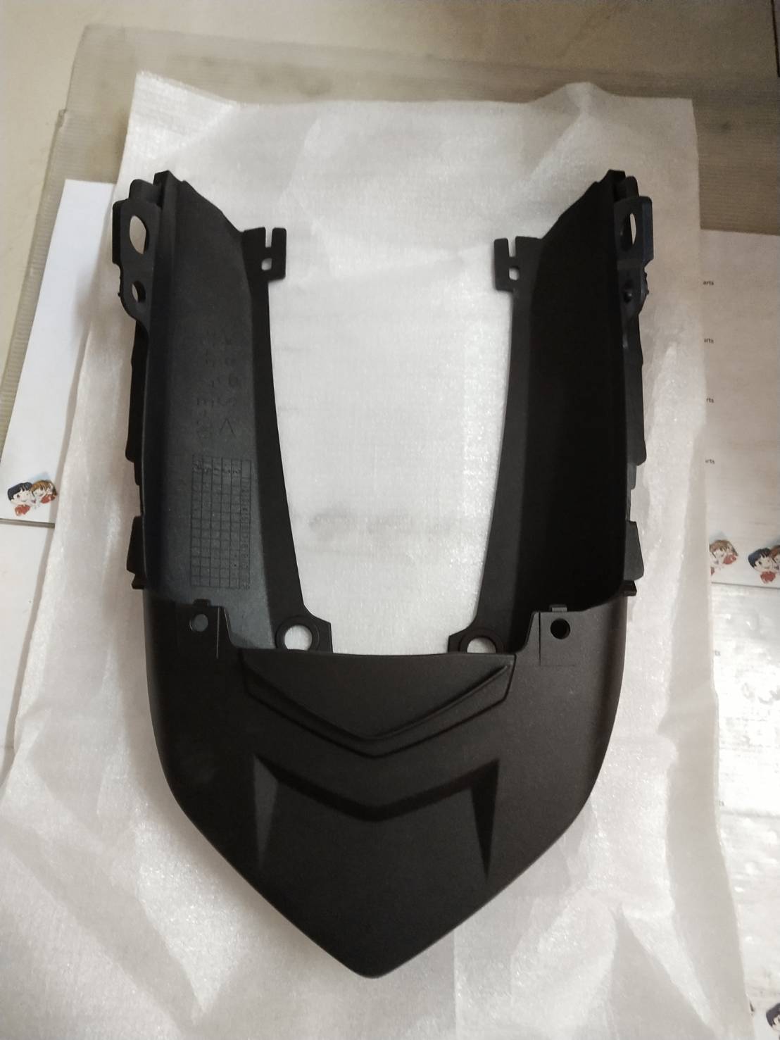 ฝาครอบท้ายเบาะสีดำด้าน SPARK115I ปี2013 ดิสค์เบรค/หัวฉีด อะไหล่แท้ YAMAHA 1FC-F171E-00-P1