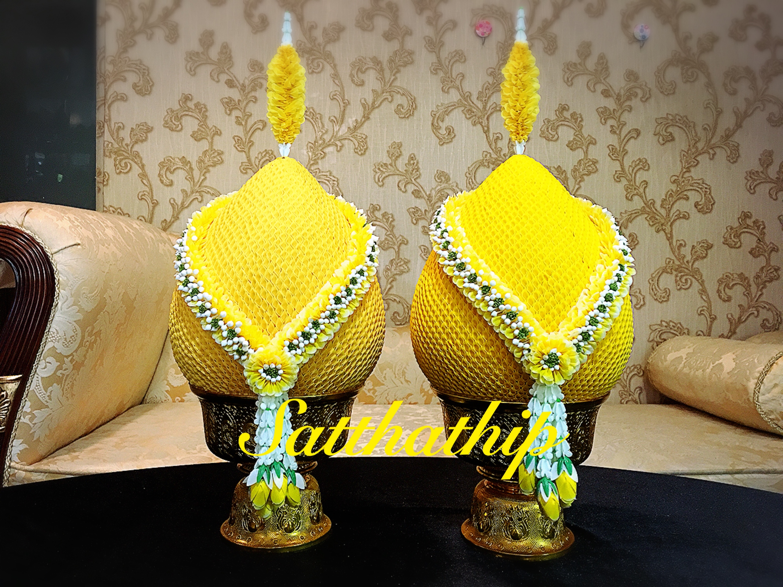 พานพุ่ม-พานพุ่มผ้าสีเหลือง - พานพุ่มสีเหลือง - พานพุ่มสักการะสีเหลือง